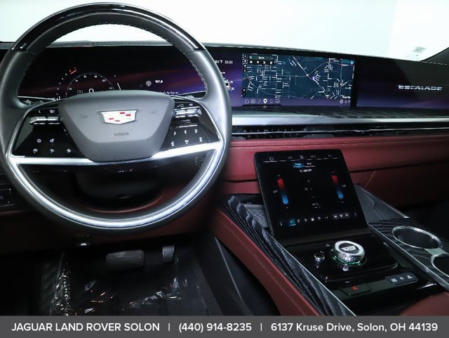 Used 2025 Cadillac Escalade Premium Luxury AWD/4WD image 15