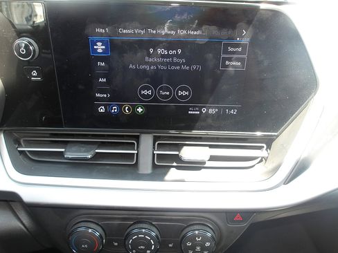 Used 2024 Chevrolet Trax LS w/ LS Convenience Package FWD image 17