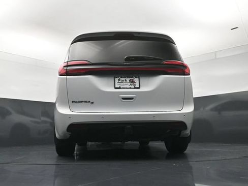 Used 2024 Chrysler Pacifica Touring-L w/ S Appearance Package FWD image 23