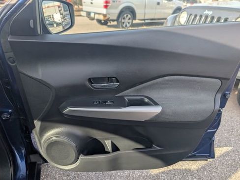 Used 2019 Nissan Kicks SV image 24