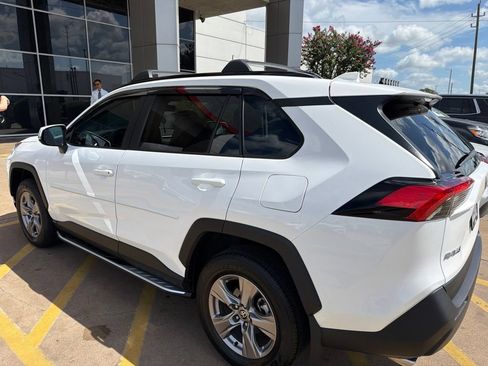 Used 2025 Toyota RAV4 XLE FWD image 2
