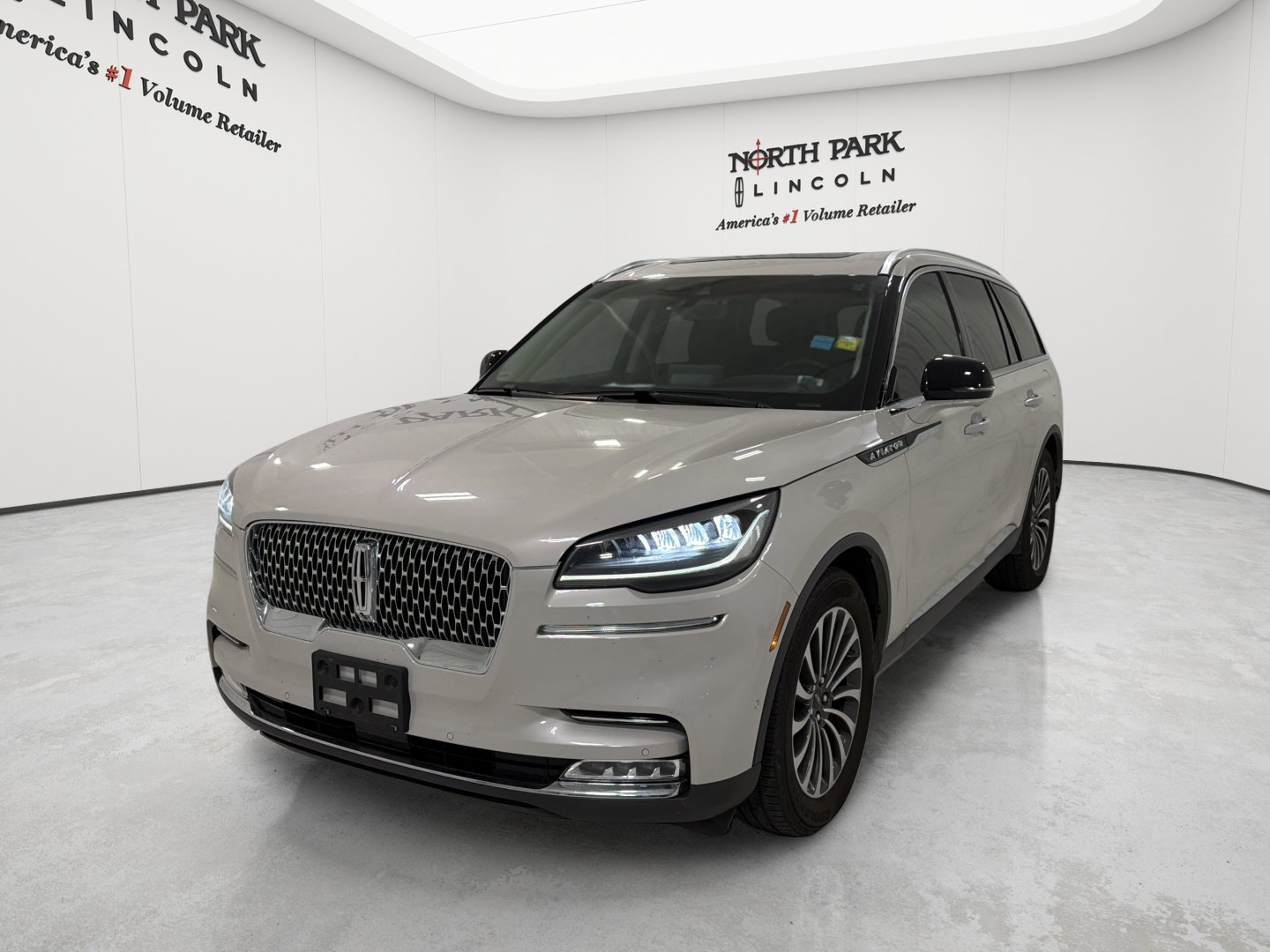 Used 2021 Lincoln Aviator Reserve w/ Equipment Group 201A RWD image 1