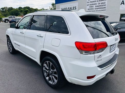 Used 2018 Jeep Grand Cherokee Overland AWD/4WD image 3