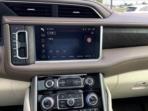 Used 2022 GMC Yukon Denali AWD/4WD image 6