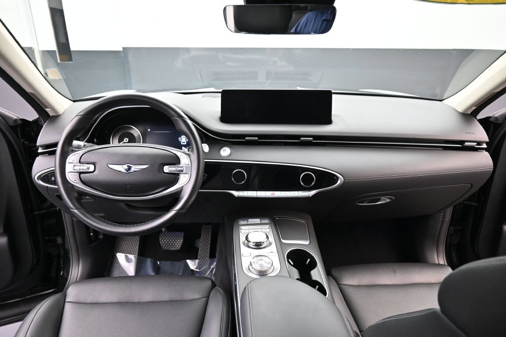 Used 2025 Genesis GV70 2.5T AWD/4WD image 9