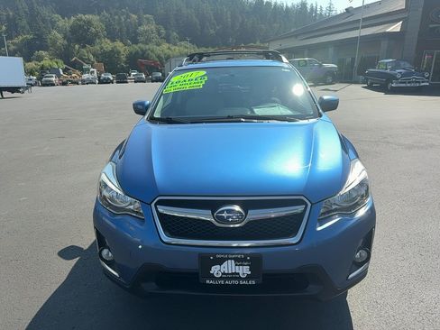 Used 2017 Subaru Crosstrek 2.0i Premium w/ Moonroof Package AWD/4WD image 2