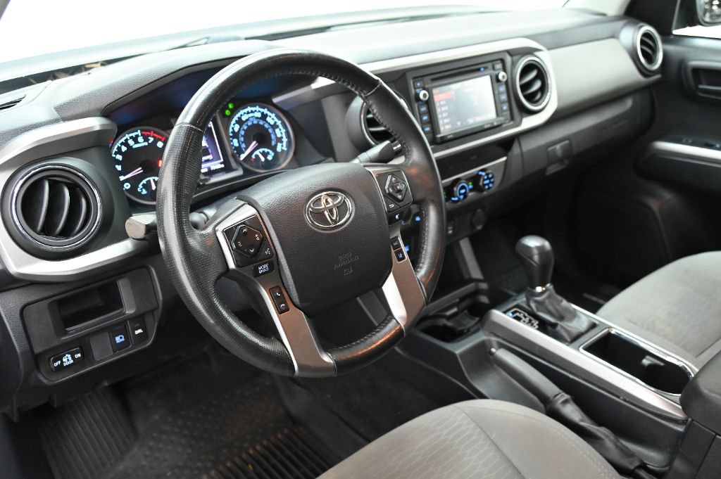 Used 2018 Toyota Tacoma SR5 AWD/4WD image 22