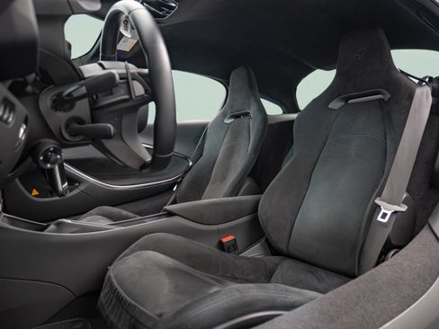 Used 2024 McLaren Artura RWD image 9
