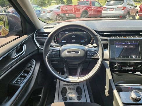 Used 2023 Jeep Grand Cherokee L Laredo w/ Luxury Tech Group I AWD/4WD image 10