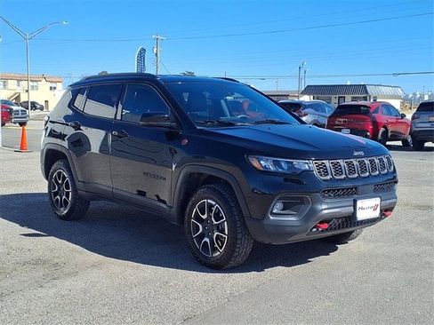 Used 2024 Jeep Compass Trailhawk image 23