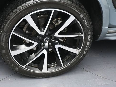 Used 2021 Volvo XC90 T6 Momentum w/ Advanced Package image 5