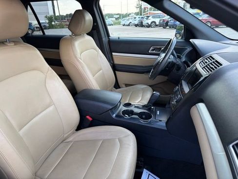 Used 2016 Ford Explorer XLT w/ Equipment Group 202A FWD image 19