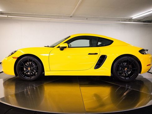 Certified 2024 Porsche 718 Cayman RWD image 2