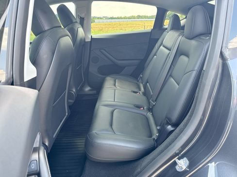 Used 2025 Tesla Model Y Long Range AWD/4WD image 21