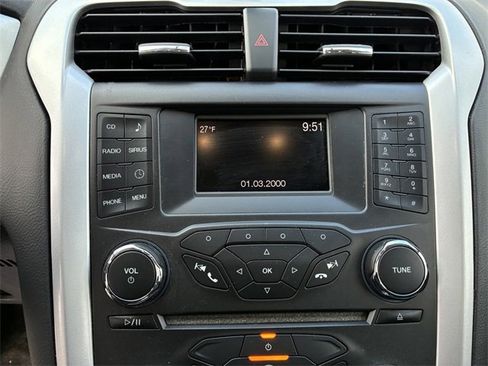 Used 2016 Ford Fusion SE image 25