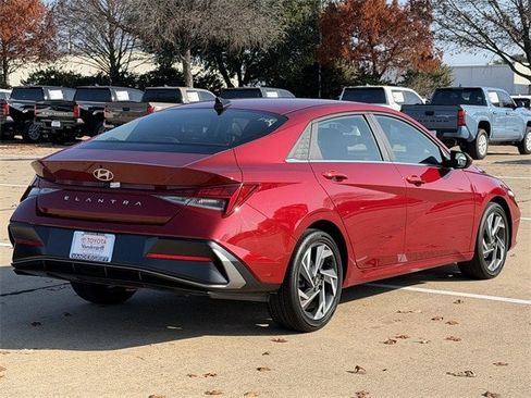 Used 2025 Hyundai Elantra SEL image 4