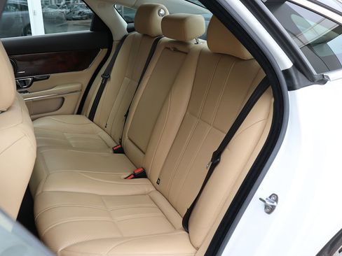Used 2014 Jaguar XJ image 35