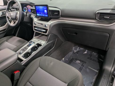 Used 2023 Ford Explorer XLT image 29