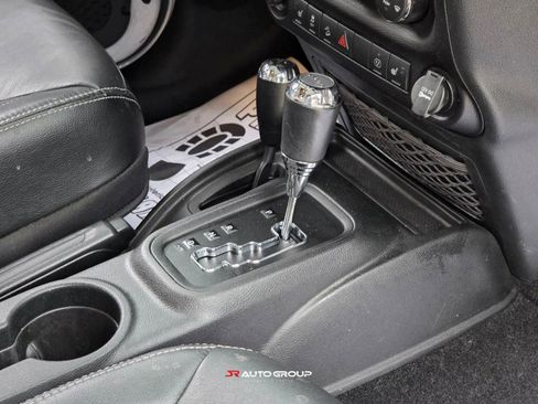 Used 2018 Jeep Wrangler Unlimited Sahara w/ Connectivity Group image 14