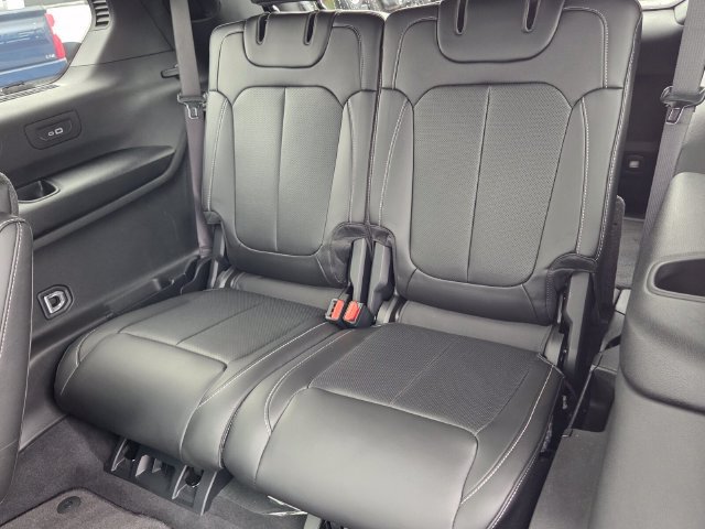 Used 2025 Jeep Grand Cherokee L Limited w/ Luxury Tech Group II AWD/4WD image 12