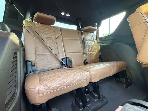Used 2021 Cadillac Escalade Premium Luxury RWD image 20