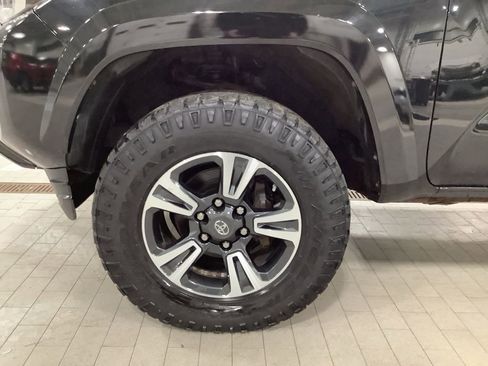 Used 2016 Toyota Tacoma TRD Sport w/ Towing Package image 6