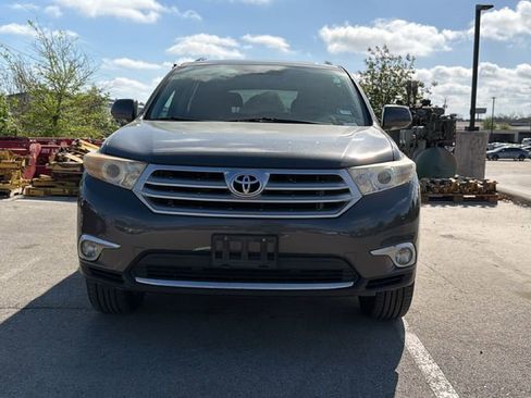 Used 2012 Toyota Highlander Limited w/ Tow Pkg image 2