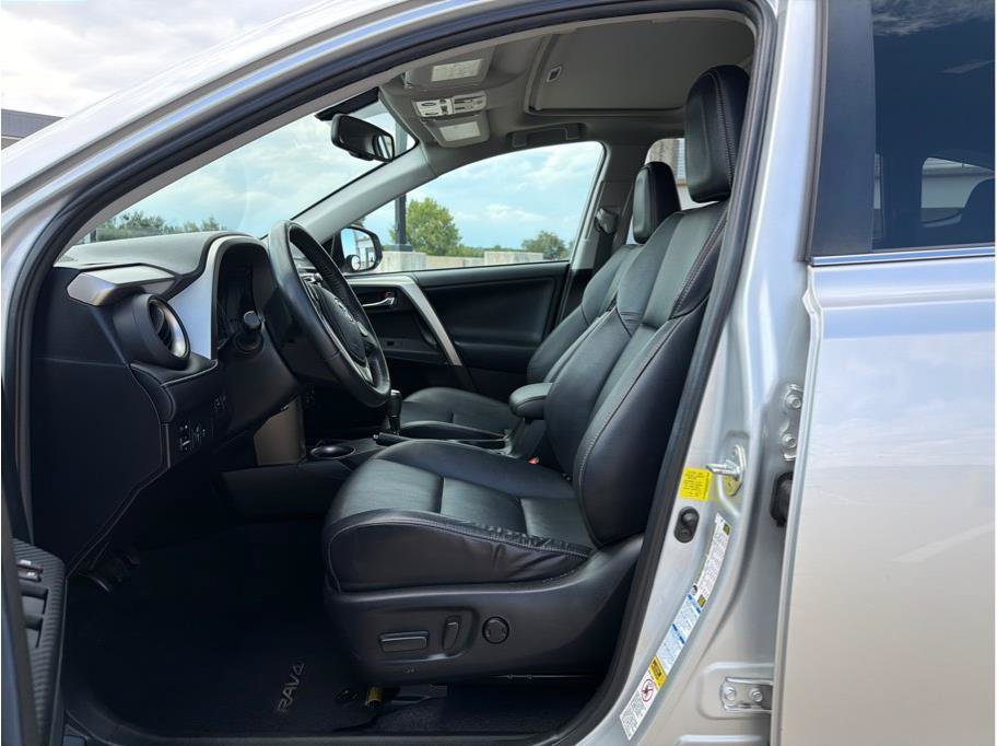Used 2015 Toyota RAV4 Limited AWD/4WD image 10