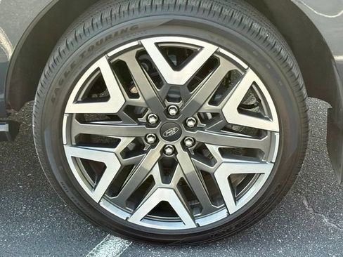 Used 2026 Ford Expedition Platinum w/ Platinum Ultimate Package AWD/4WD image 31