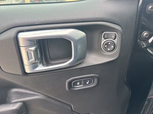 Used 2022 Jeep Wrangler Unlimited Sport image 17