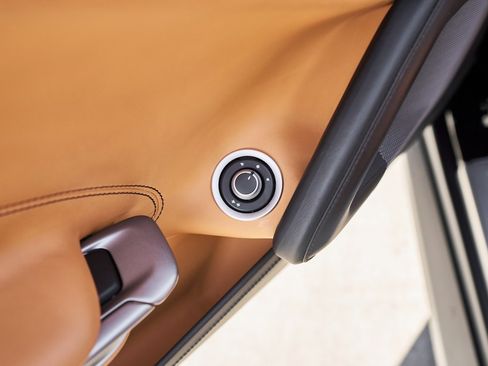 Used 2018 Ferrari GTC4Lusso image 33