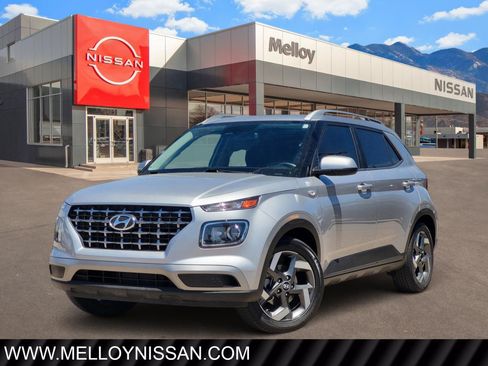 Used 2025 Hyundai Venue SEL FWD image 1