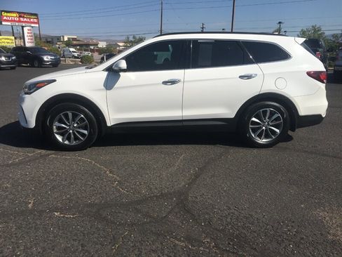 Used 2017 Hyundai Santa Fe SE image 5