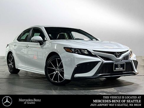 Used 2023 Toyota Camry SE w/ Cold Weather Package image 1