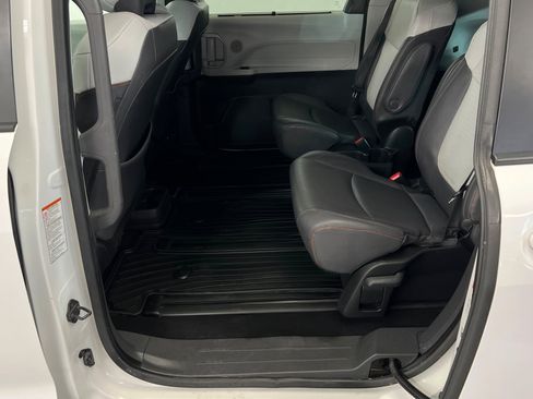 Used 2023 Toyota Sienna XSE w/ XSE Plus Package FWD image 20