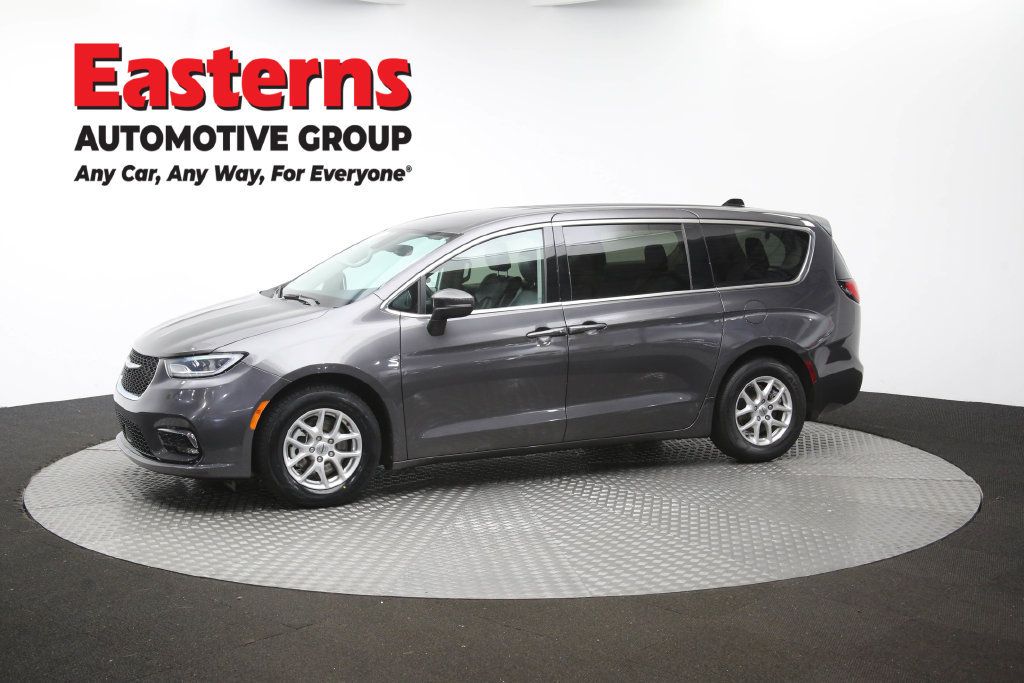 Used 2023 Chrysler Pacifica Touring-L FWD image 61
