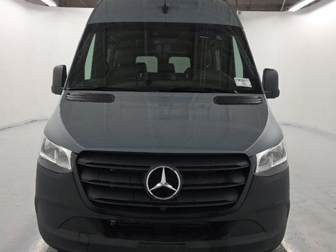 Used 2024 Mercedes-Benz Sprinter 2500 image 2