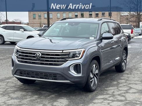 Used 2025 Volkswagen Atlas SE image 1