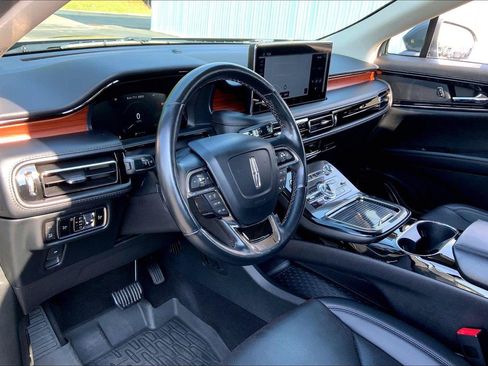 Used 2023 Lincoln Nautilus Reserve AWD/4WD image 12