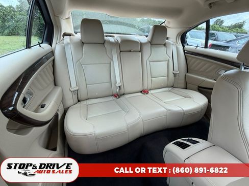 Used 2013 Ford Taurus Limited FWD image 15