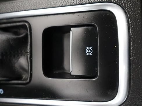 Used 2017 Ford Escape SE w/ Equipment Group 201A AWD/4WD image 33