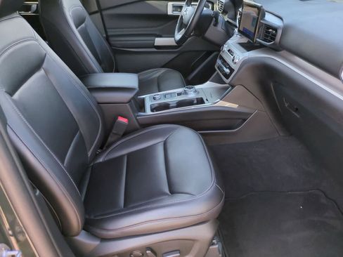 Used 2023 Ford Explorer XLT w/ Equipment Group 202A AWD/4WD image 21