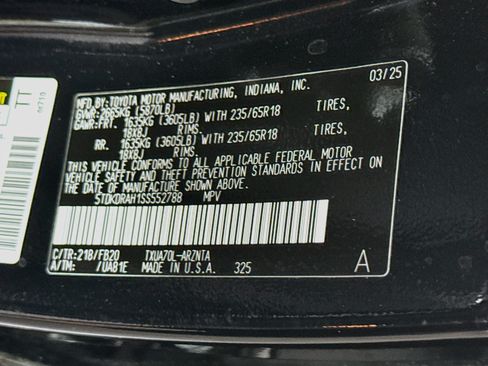 Used 2025 Toyota Highlander LE FWD image 40