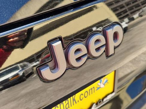 Used 2020 Jeep Cherokee Trailhawk image 30