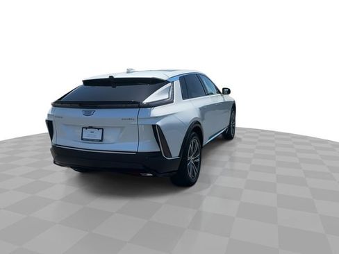 Certified 2024 Cadillac Lyriq Luxury AWD/4WD image 7