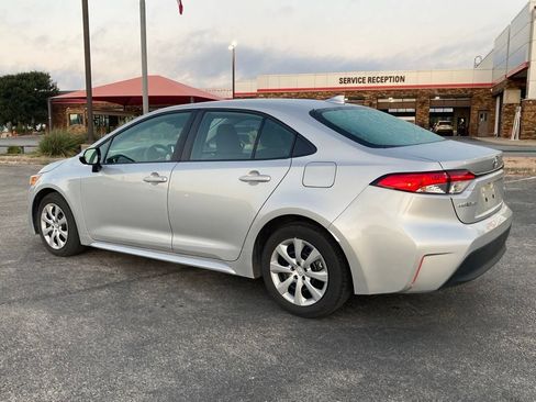 Used 2025 Toyota Corolla LE FWD image 7