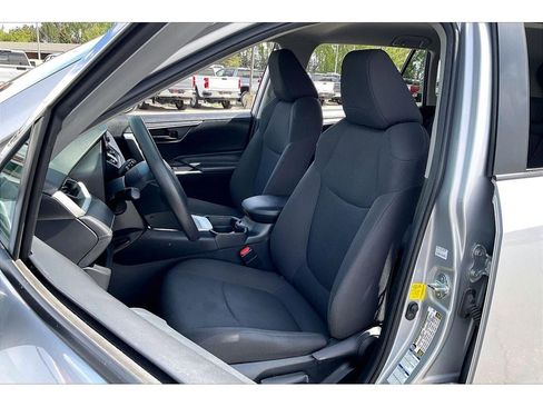 Used 2021 Toyota RAV4 LE AWD/4WD image 26