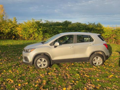 Used 2018 Chevrolet Trax LS image 3