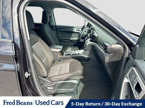 Used 2023 Ford Explorer XLT AWD/4WD image 34