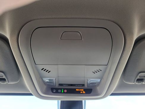 Used 2022 GMC Acadia SLE image 22